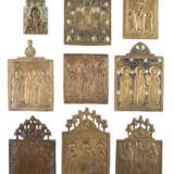 NINE BRASS ICONS AND FRAGMENTS SHOWING SELECTED EPISCOPAL SAINTS - Foto 1