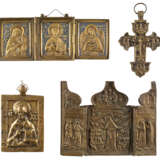 TWO TRIPTYCHS, A CRUCIFIX AND A BRASS ICON SHOWING CHRIST PANTOKRATOR - Foto 1