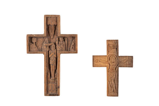 TWO WOODEN CRUCIFIXES - photo 2