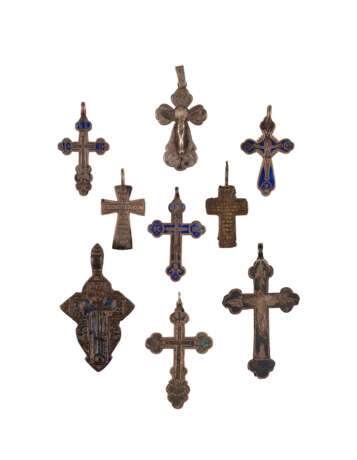 A COLLECTION OF NINE PECTORAL CROSSES - Foto 1