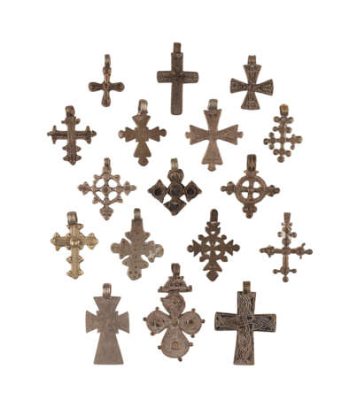 A COLLECTION OF 17 PECTORAL CROSSES - Foto 1