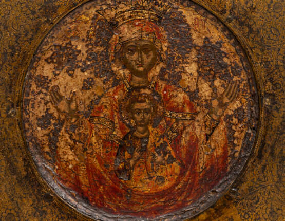 A VERY FINE LITURGICAL ARTEFACT SHOWING THE MOTHER OF GOD BLACHERNITISSA WITH GILDED METAL MOUNT - photo 2