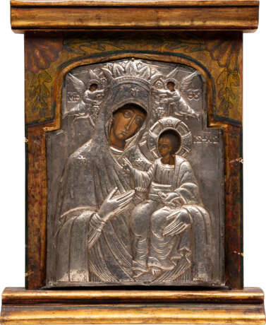 THE CENTRAL PANEL OF A TRIPTYCH SHOWING THE MOTHER OF GOD HODIGITRIA WITH A SILVER OKLAD - фото 1