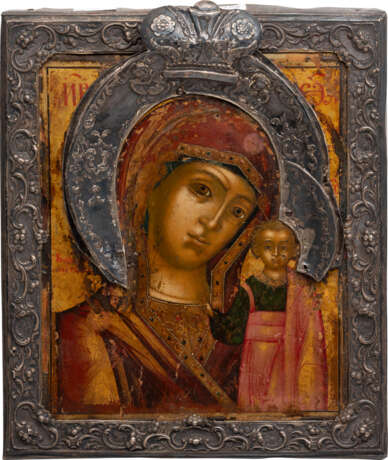 A FINE ICON SHOWING THE KAZANSKAYA MOTHER OF GOD WITH A SILVER BASMA - Foto 1