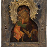 A VERY FINE ICON SHOWING THE FEODOROVSKAYA MOTHER OF GOD WITH A SILVER-GILT RIZA - фото 1