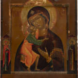 A VERY FINE ICON SHOWING THE FEODOROVSKAYA MOTHER OF GOD WITH A SILVER-GILT RIZA - фото 2