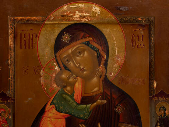 A VERY FINE ICON SHOWING THE FEODOROVSKAYA MOTHER OF GOD WITH A SILVER-GILT RIZA - Foto 7