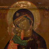A VERY FINE ICON SHOWING THE FEODOROVSKAYA MOTHER OF GOD WITH A SILVER-GILT RIZA - фото 7