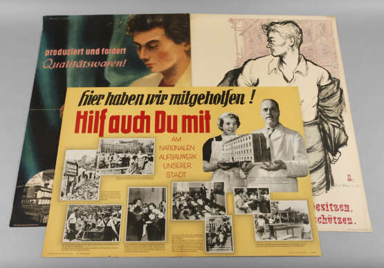 Drei Propagandaplakate - Foto 1