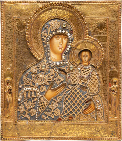 A FINE ICON SHOWING THE SMOLENSKAYA MOTHER OF GOD WITH AN EMBROIDERED OKLAD - фото 1
