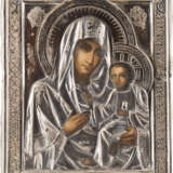 TWO ICONS SHOWING THE TIKHVINSKAYA MOTHER OF GOD WITH A SILVER OKLAD AND CHRIST PANTOKRATOR - Foto 2