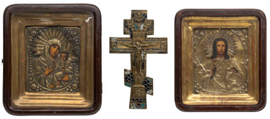 A PAIR OF WEDDING ICONS WITH OKLAD WITHIN KYOT AND A BRASS AND ENAMEL CRUCIFIX - фото 1