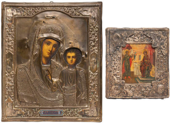 A SMALL ICON SHOWING THE ANNUNCIATION OF THE MOTHER OF GOD WITH A SILVER BASMA AND AN ICON SHOWING THE KAZANSKAYA MOTHER OF GOD - Foto 1