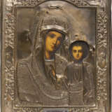 A SMALL ICON SHOWING THE ANNUNCIATION OF THE MOTHER OF GOD WITH A SILVER BASMA AND AN ICON SHOWING THE KAZANSKAYA MOTHER OF GOD - photo 2