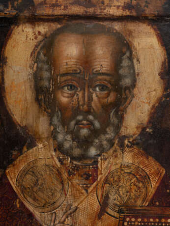 A VERY FINE ICON SHOWING ST. NICHOLAS OF MYRA WITH A SILVER-GILT OKLAD - фото 6
