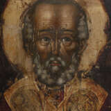 A VERY FINE ICON SHOWING ST. NICHOLAS OF MYRA WITH A SILVER-GILT OKLAD - Foto 6