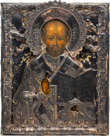 A LARGE ICON SHOWING ST. NICHOLAS OF MYRA WITH A SILVER-GILT OKLAD - photo 1