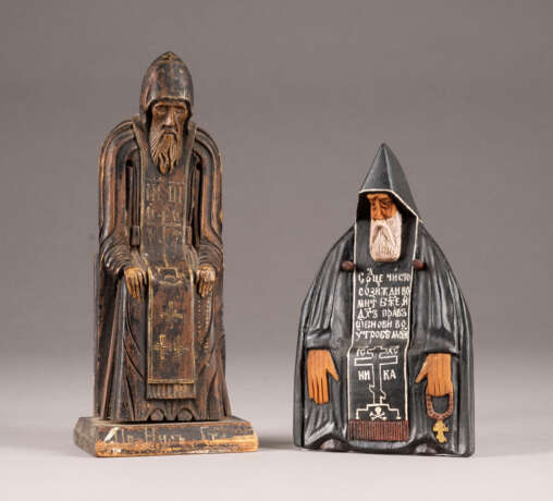 TWO WOODEN FIGURES SHOWING ST. NIL STOLOBENSKIY - фото 1