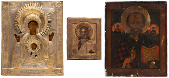 THREE ICONS SHOWING CHRIST PANTOKRATOR, THE MOTHER OF GOD OF THE SIGN AND ST. NICHOLAS OF MYRA - Foto 1