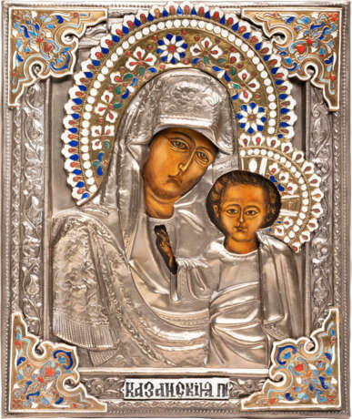 THREE ICONS SHOWING IMAGES OF THE MOTHER OF GOD AND THE MANDYLION - Foto 2
