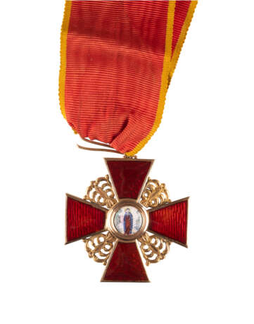 A GOLD AND ENAMEL BREAST BADGE OF THE ORDER OF ST. ANNE - фото 1