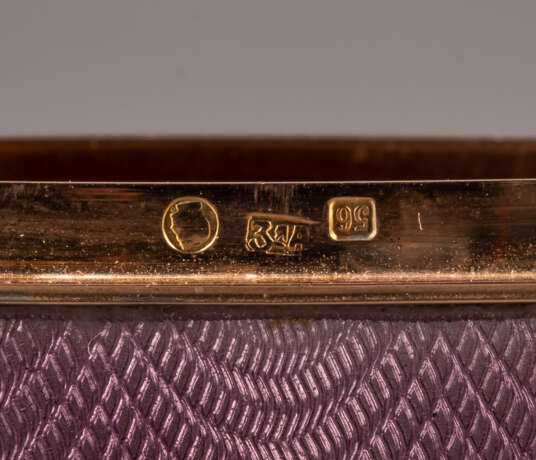 A JEWELLED GOLD-MOUNTED SILVER-GILT AND GUILLOCHÉ ENAMEL CASE - photo 5