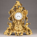 AN IMPORTANT AND VERY LARGE ORMOLU CLOCK WITH PUTTI - фото 1