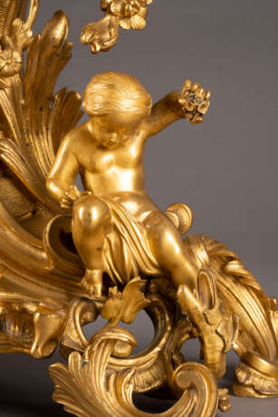 AN IMPORTANT AND VERY LARGE ORMOLU CLOCK WITH PUTTI - фото 3