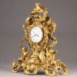 AN IMPORTANT AND VERY LARGE ORMOLU CLOCK WITH PUTTI - Foto 5