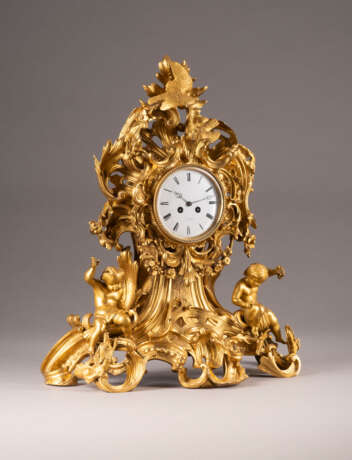 AN IMPORTANT AND VERY LARGE ORMOLU CLOCK WITH PUTTI - Foto 6