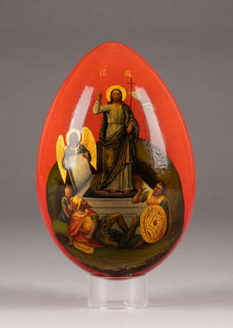 A RED LACQUERED PAPIER-MACHÉ EASTER EGG - photo 2
