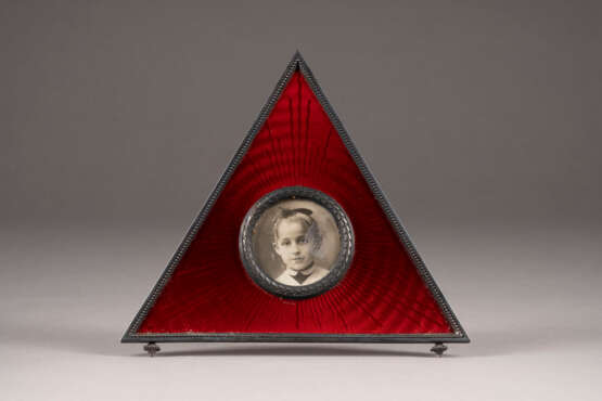 A SILVER AND GUILLOCHÉ ENAMEL PHOTO FRAME - photo 1