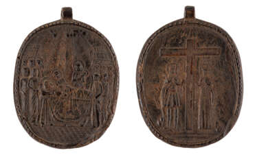 A CARVED HORN MEDALLION SHOWING THE DORMITION OF THE MOTHER OF GOD AND STS. HELENA AND CONSTANTINE