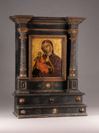 A FINE ICON SHOWING THE MADRE DELLA CONSOLAZIONE IN INTS ORIGINAL CARVED WOODEN AND GILDED FRAME - фото 5