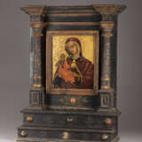 A FINE ICON SHOWING THE MADRE DELLA CONSOLAZIONE IN INTS ORIGINAL CARVED WOODEN AND GILDED FRAME - фото 7