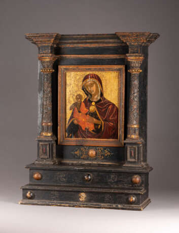 A FINE ICON SHOWING THE MADRE DELLA CONSOLAZIONE IN INTS ORIGINAL CARVED WOODEN AND GILDED FRAME - фото 7