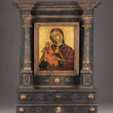 A FINE ICON SHOWING THE MADRE DELLA CONSOLAZIONE IN INTS ORIGINAL CARVED WOODEN AND GILDED FRAME - фото 9