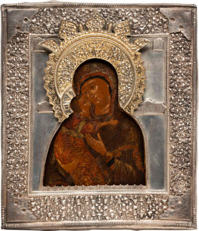 AN ICON SHOWING THE VLADIMIRSKAYA-VOLOKOLAMSKAYA MOTHER OF GOD WITH A SILVER RIZA - photo 1