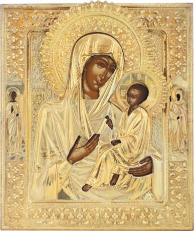 AN ICON SHOWING THE TIKHVINSKAYA MOTHER OF GOD WITH A SILVER-GILT OKLAD - Foto 1