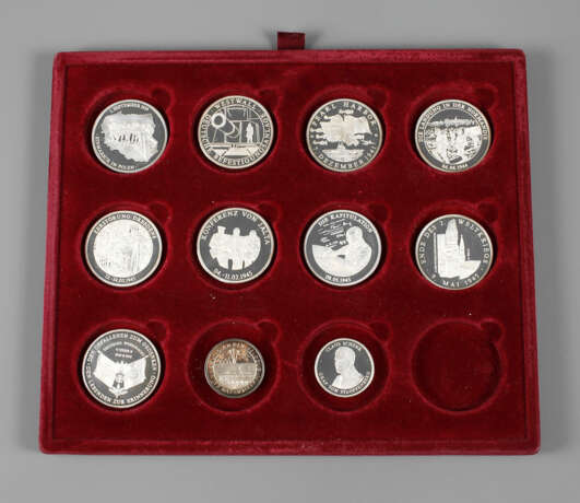 Elf Medaillen zur Geschichte des 2. Weltkriegs - photo 1