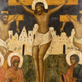 A MONUMENTAL ICON SHOWING THE CRUCIFIXION OF CHRIST FROM A CHURCH ICONOSTASIS - Foto 3