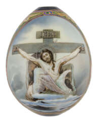 LARGE PORCELAIN EASTER EGG WITH THE CRUCIFIXION OF JESUS AFTER WASNEZOW