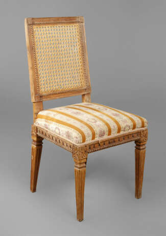 Klassizistischer Stuhl - photo 1