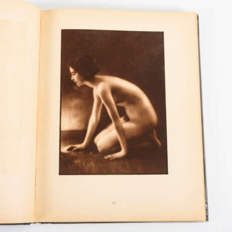 LANDOW, Peter. "Nature and culture woman". - Foto 2
