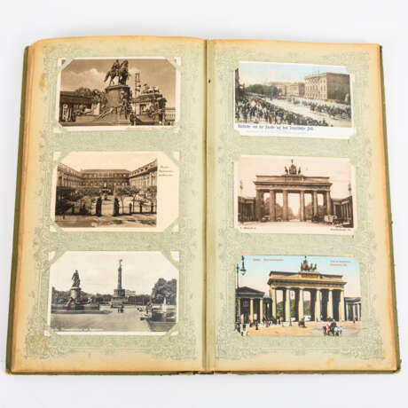 Postkartenalbum mit ca. 147 Ansichtskarten von Berlin. - photo 2