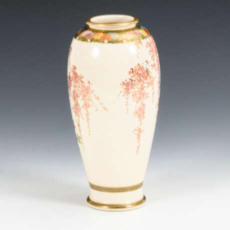 Satsuma-Vase mit Glyzinien. - Foto 2