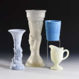 2 Vasen, Kännchen und Becher Pressglas. - photo 1