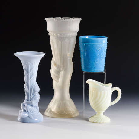 2 Vasen, Kännchen und Becher Pressglas. - фото 1
