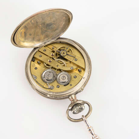 Silberne Taschenuhr mit silberner Uhrenkette. Numa Gagnebin. - photo 3