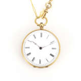 Goldene Damentaschenuhr an Uhrenkette. - Foto 1
